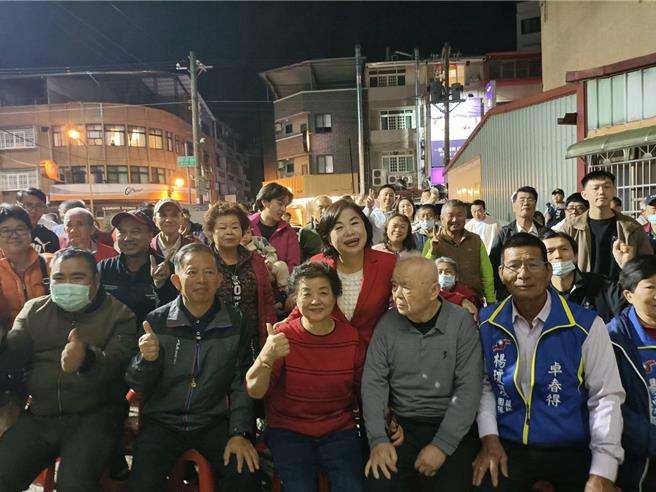 台中市第三選區立委楊瓊瓔晚間6時36分自行宣布當選。（陳淑娥攝）