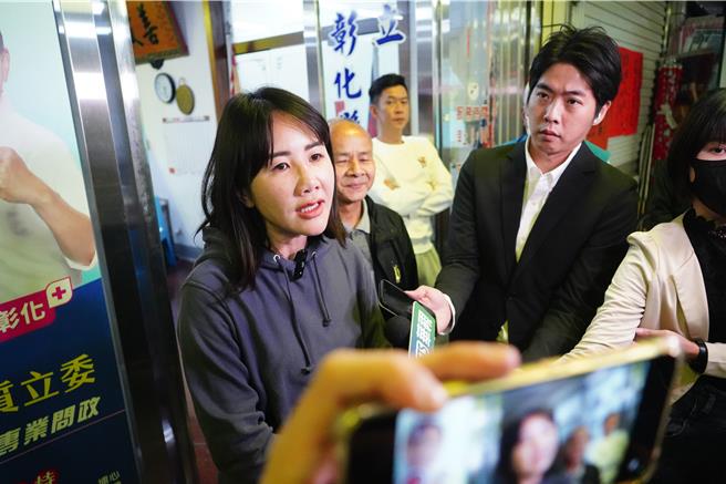 国民党籍立委谢衣凤，票数便一路领先对手民进党吴音寧，开票1个半小时就领先超过1万票，谢衣凤稍早自行宣布当选。(资料照片)