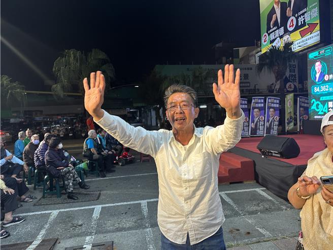 許智傑自行宣布當選。（楊舒婷攝）