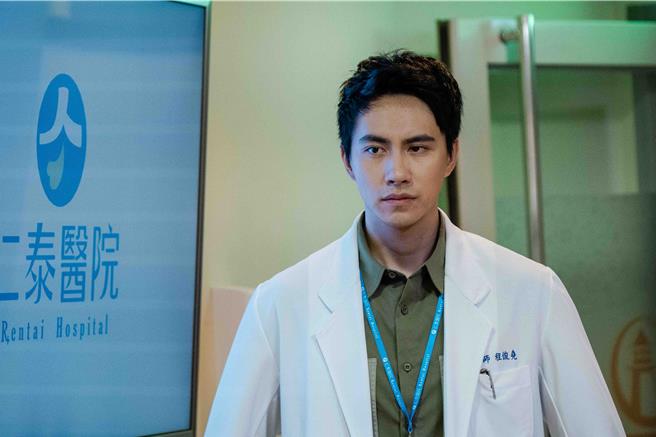潘君侖在醫療生活劇《生命捕手》 飾演外科醫師 。(東森提供)