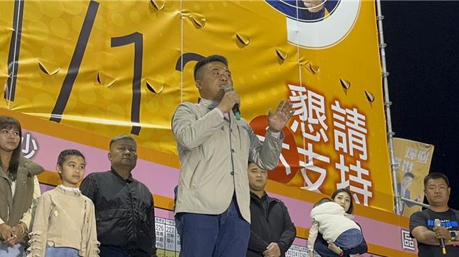2024总统及立委选举13日登场，国民党台中二选区立委候选人顏宽恒自开票以来一路领先，并在6点多自行宣布当选。顏宽恒说，这次胜选不是「王子復仇」，是赢回公理与正义，未来4年会更努力、认真，把过去4年没做的、欠的都争取回来。（潘虹恩摄）