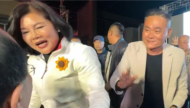 丁学忠（前右）为国民党拿下云林一席立委，强调要为云林争取更多中央资源与经费。（民眾提供／张朝欣云林传真）