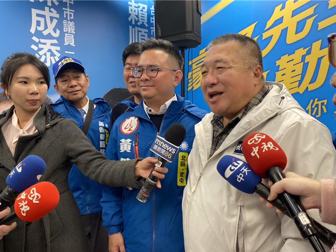 国民党台中市党部主委顏文正表示，选民用选票教训绿委，立委是要到中央争取建设，不是听从党意。（冯惠宜摄）