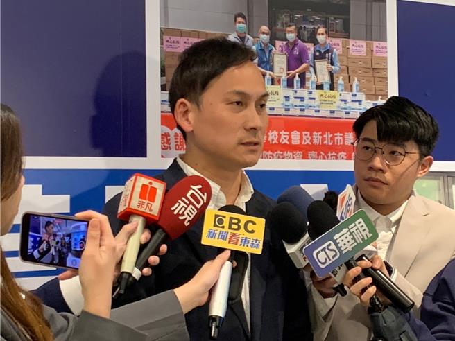 叶元之确定胜选后，发表胜选感言。（王扬杰摄）