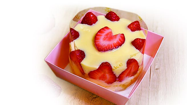 普諾麵包坊新品〈莓好香芋〉每個149元，菠蘿麵包化身蛋糕為底，加入時令酸甜草莓、大甲芋頭及綿密的布丁。圖／業者提供