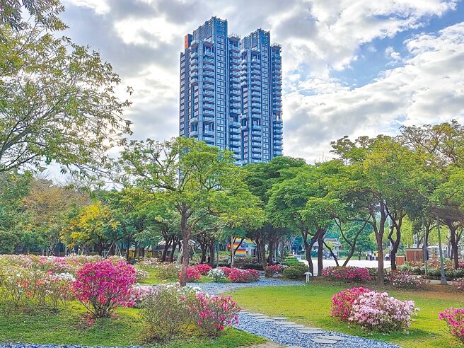 台北大安森林公園首排豪宅「One Park Taipei 元利信義聯勤」，蟬聯2023年台北豪宅王！（台灣房屋提供）