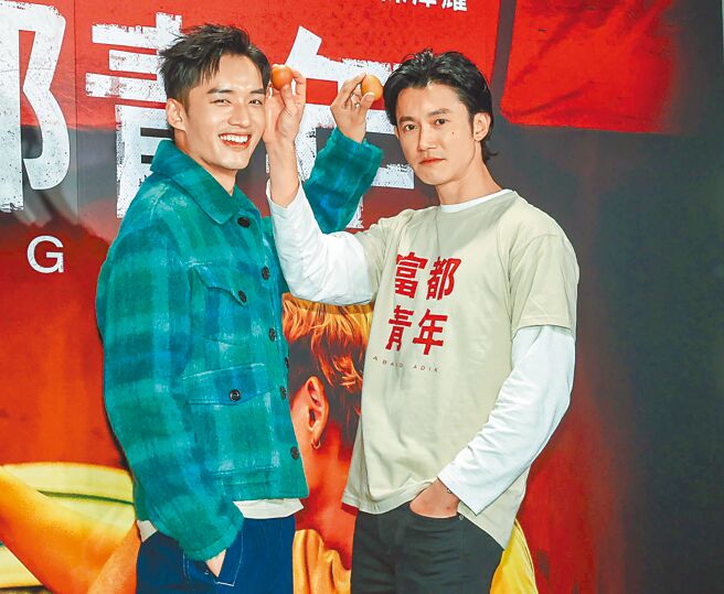 陈泽耀（左）、吴慷仁再次以《富都青年》中的角色双双入围亚洲电影大奖。（粘耿豪摄）