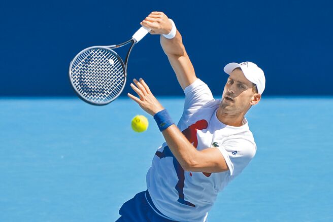 澳網14日開打，喬柯維奇將尋求在墨爾本第11度稱王與生涯第25座大滿貫金盃。（美聯社）