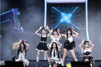 新年首组来台开唱韩女团 粉丝应援逼哭STAYC泪洒舞台