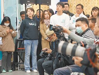 柯文哲搖擺 黃珊珊主戰 毀了政黨輪替