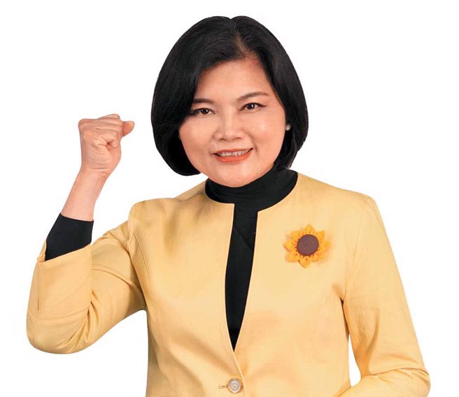 领航员：张丽善（云林县长）丽善致力于打造友善青年朋友们的创业环境，将劳工处改制成劳动暨青年事务发展处，持续整合各界创就业资源及云林在地各单位创育能量，2022年打造「云青有GO站」创业资源整合平台；2023年修復原旧警察宿舍重新改造为「抚钱51House云林青年创业基地」提供创业交流活动、创业艺文展示、创业知能课程、创业谘询门诊服务、云青Coworking Space等五大创业资源服务，并以保母式陪跑方式，由专人辅导创业青年前进，让青年在创业的路上不孤单。（图／云林县政府提供）


