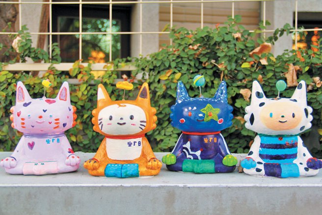 喵星人「半半」公仔的各種可愛造型，其胸口的「ㄓㄏㄖ」就是「彰化人」的意思。（圖／彰化市公所提供）


