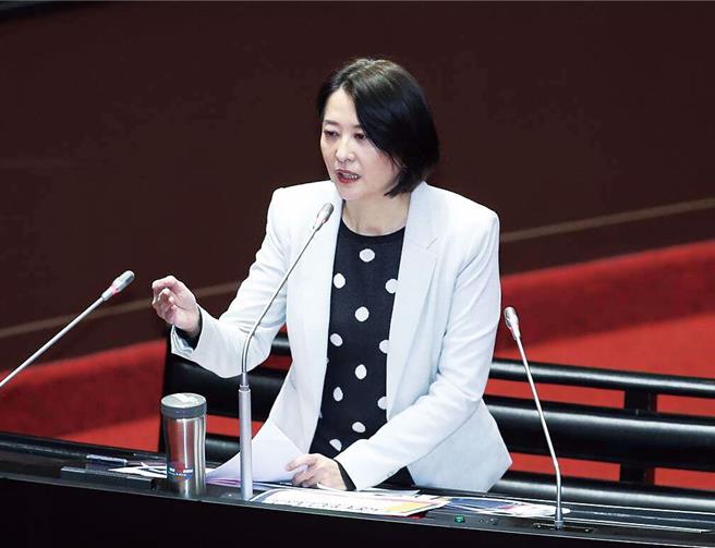 國民黨立委王鴻薇今指出，比起黨主席是否辭職，人民更希望看到在野發揮監督力量，國民黨未來國會布局，應與民眾黨一起推動公開高端疫苗採購合約，相信只要聯手提案，行政院沒道理繼續推阻。。（本報資料照片）