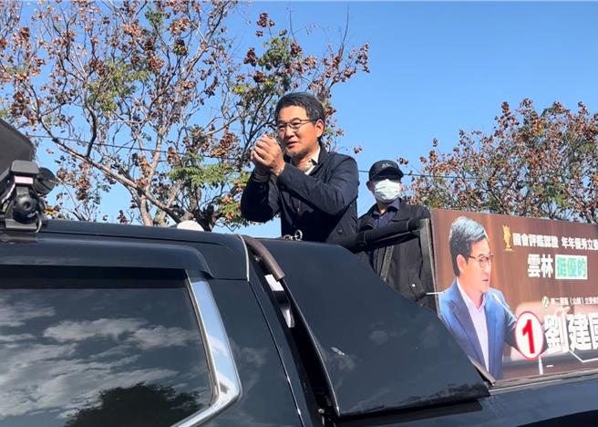 民进党云林县立委当选人刘建国（左）14日在斗六市谢票，表示民进党区域立委席次下降，总统当选人赖清德曾提出民主大联盟，用人为才理念，看大家是否有合作机会，因为国会不能空转。（张朝欣摄）