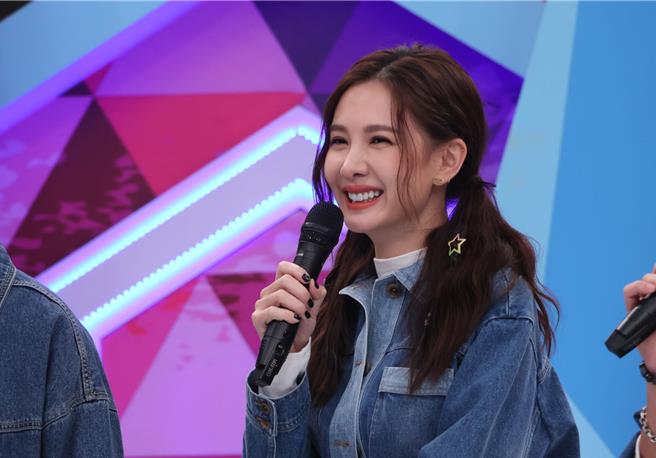 安心亚喜欢眼睛小的男生。（中天综合台提供）