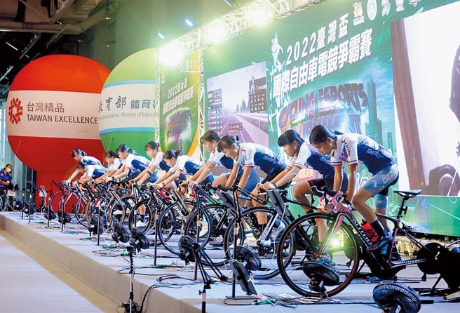 全国自由车电竞锦标赛结合科技、电竞及运动，促进电竞产业发展。（图／高雄市政府运发局提供）
