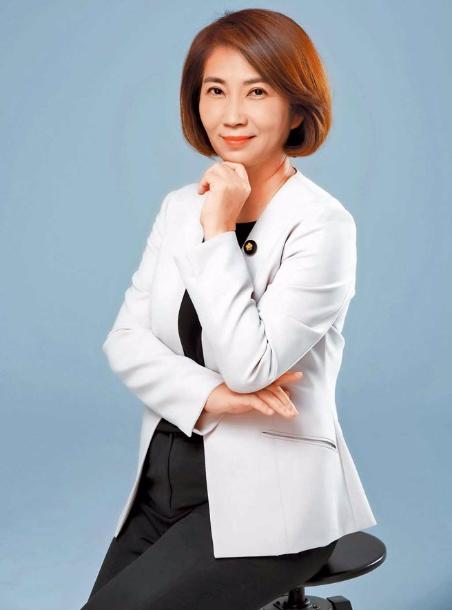 领航员：周春米（屏东县长）。很珍惜屏东的地理环境，有独特的落山风、充足阳光，造就枣子、凤梨、芋头、茄子、小黄瓜、苦瓜等丰饶作物收成，同时也是畜牧与养殖业重镇，县府会做农民最好后盾，持续创造农渔大县的产值及品质。（图／屏东县政府提供）


