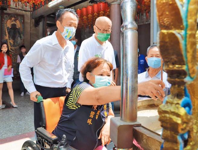 嘉義縣力推「寺廟無障礙政策」，目前已完成386座無障礙寺廟，達成率高達9成。（圖／嘉義縣政府提供）
