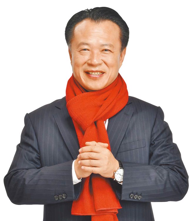 領航員：翁章梁（嘉義縣長）。農曆過年期間，許多人會安排到廟宇參拜，祈求新的一年平安順利，鑑於傳統寺廟有階梯、門檻及高低落差，讓許多雙腳行動不便，需仰賴輪椅代步長輩，或是家長推嬰兒車入廟參拜總覺不便，經鎖定全縣421座立案寺廟力推「寺廟無障礙政策」後，目前已完成386座無障礙寺廟，拉近民眾與神的距離，歡迎民眾過年期間到嘉縣各大廟宇走春，參拜廟宇特色活動，歡喜過個好年。（圖／嘉義縣政府提供）



