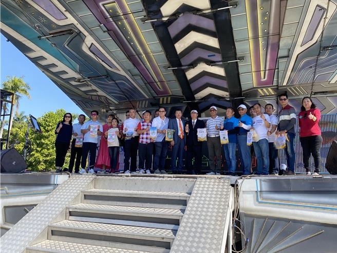 国际扶轮社3462地区台中市第1-4分区社友在雾峰议政园区举办家庭日亲子活动。（冯惠宜摄）