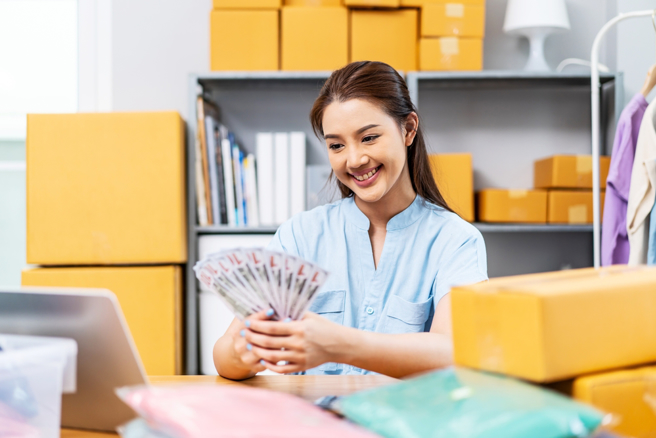 狮子座狗屎运爆棚，可望获得晋升和加薪，同时投资上大有斩获。（示意图／达志影像／shutterstock）