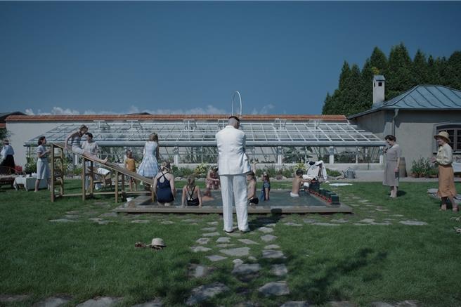 《夢想集中營》影評出爐「一部令人震驚的作品」。（車庫娛樂提供）