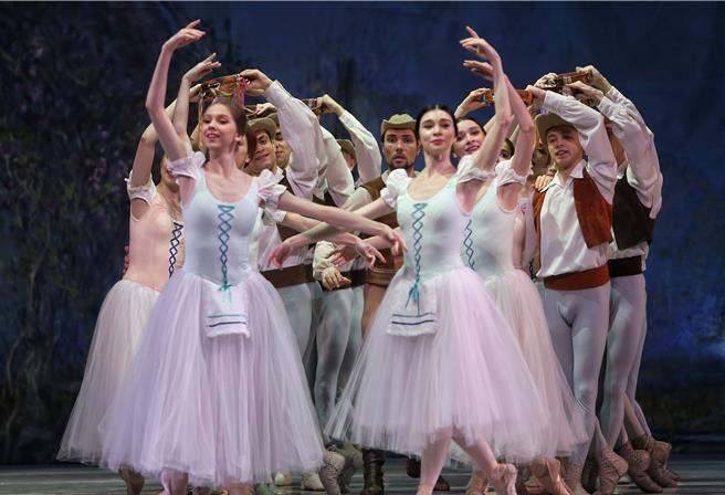 虽然乌克兰至今仍动盪不安，但舞团还是致力于维繫乌克兰人民日常文化与生活，让芭蕾能周周演出。（赵双杰摄）