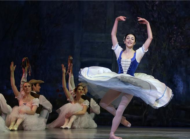  乌克兰联合芭蕾舞团聚集了因战争而流离失所的顶尖乌克兰芭蕾舞者，他们在利沃夫国家歌剧院（Lviv National Opera）常规演出，并一边为国际巡演做训练。（赵双杰摄）