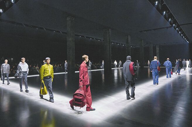 GUCCI 2024秋冬男裝系列大秀名稱沿用上季的「Ancora」，在秀場設計也與去年9月女裝秀相似。（GUCCI提供）