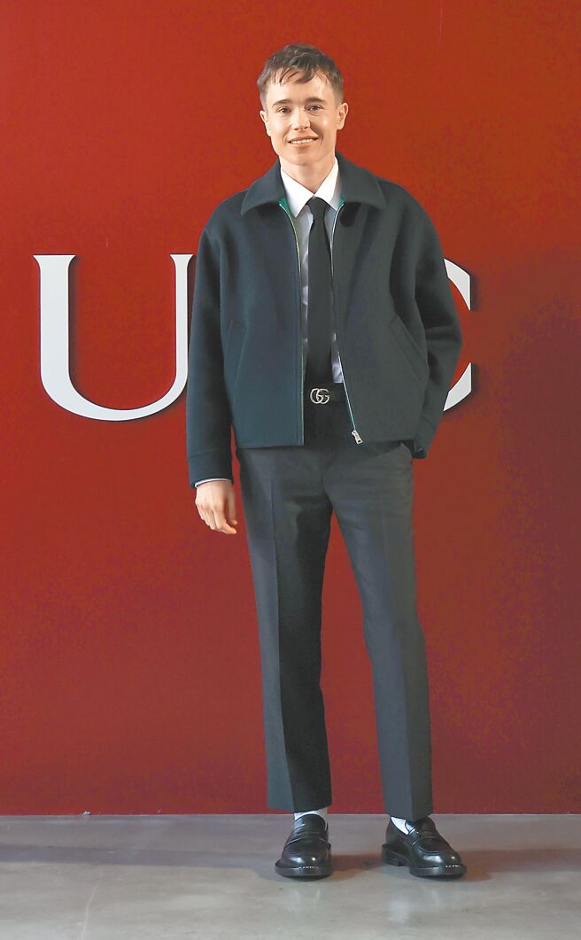 跨性別演員艾略特佩吉（Elliot Page）出席GUCCI 2024秋冬男裝系列大秀。（GUCCI提供）