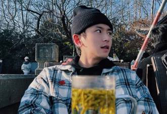 张哲瀚海外卖高价写真售瘫痪电商 新歌霸华语榜冠军