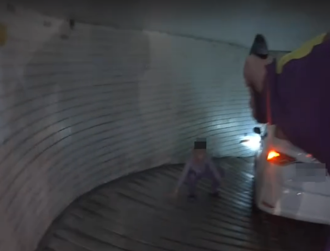 毒蟲違停又拒檢落跑！所長霸氣拔槍喝斥 送上7萬罰單加法辦