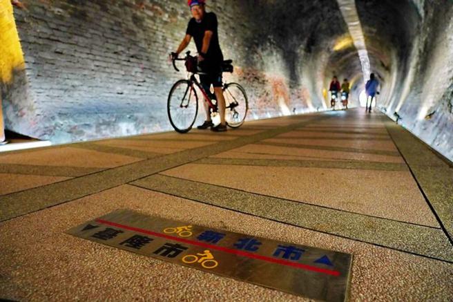 新北河濱自行車道有210公里，串聯周邊北北基桃，圖為新北基隆交界。　圖：新北市政府水利局／提供