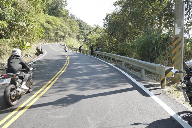 跑山圣地「阿婆湾」又出事！14日中午，嘉义县中埔乡台3线312.7公里路段发生死亡车祸。（中埔分局提供∕吕妍庭嘉义传真）