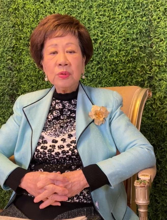 吕秀莲也提到，美国势力是深入台湾，大选前美国一开始叫总统候选人到美国口试，AIT还来口试，选后赖清德当选，马上又派人来耳提面命，这是亲美，或是美国爱台湾都可以，但是对台湾人民来说要知道，美国势力是深入台湾，中国大陆当然也不放心。（翻摄自吕秀莲粉丝专页直播）