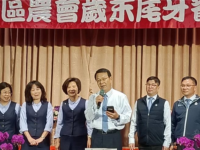 大雅區農會總幹事林國永將屆齡退休，大雅區農會14日舉辦尾牙歡送他。（陳淑娥攝）