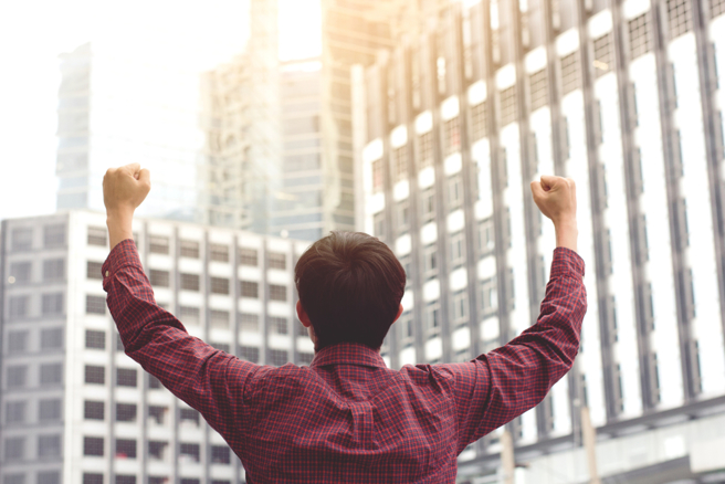 O型血型搭配水瓶，獅子、巨蟹3星座的組合，容易在職場受到上司賞識拔擢。（示意圖／達志影像／shutterstock）