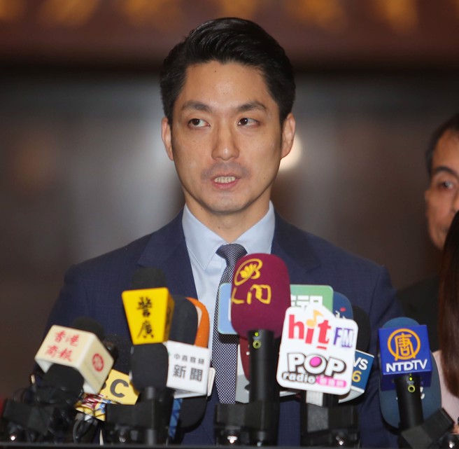 台北市长蒋万安15日出席民间企业捐赠YouBike记者会，针对大选结果不如预期一事,他表示有六成的民意并没有对执政党投下信任的一票，国民党必须更加团结、持续反思，未来如何让民眾重新信任国民党的招牌、理念，同时为民眾擘画更好未来，及赢得年轻朋友信任。（季志翔摄)