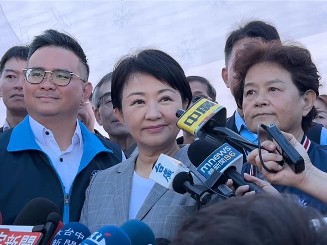 台中市副市長王育敏位列國民黨不分區立委名單第13，將重返國會。外傳將延攬民眾黨蔡壁如擔任副市長，台中市長盧秀燕15日表示，「已經在處理當中」，並說人選不考慮選舉和政治因素，以市政、建設和市民照顧為主。（潘虹恩攝）