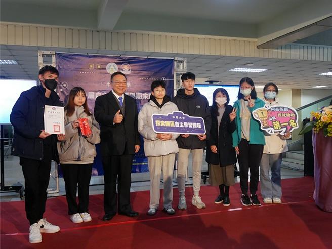 中華大學舉辦首屆「探索園區」期末競賽，觀光學院將水資源再生主題結合旅遊行程奪得冠軍。（中華大學提供／陳育賢新竹傳真）