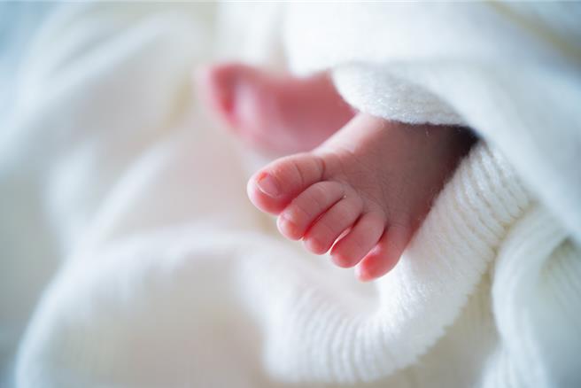 新北市萬里今天發生女嬰死亡案件，醫師初步判斷疑為呼吸道組塞。（示意圖／達志影像）