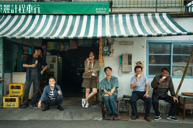 《华丽计程车行》主演左起孙绽、黄舒湄、林嘉俐、李李仁、郭子乾、游安顺。（华视、LINE TV提供）