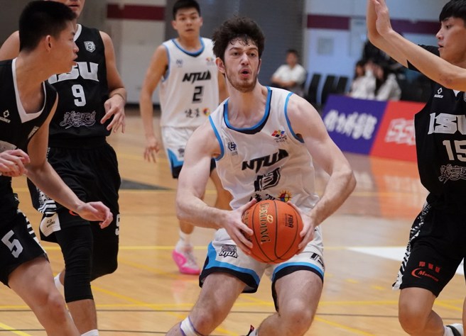 臺灣藝大外籍生球員飛尼克斯。(大專體總提供)