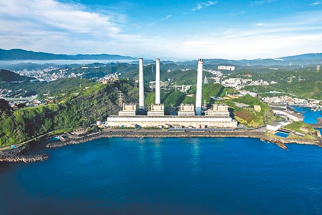 基隆协和电厂更新改建计画（含第四天然气接收站）引发争议，环境部要求台电今年1月底前补正。图为第四天然气接收站。（台电提供／张志康基隆传真）