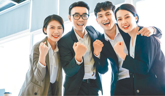 求职市场大缺工，转职潮年前启动，调查显示，龙年企业开出的均薪达38K。（本报资料照片╱洪凯音台北传真）