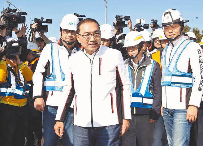 2024总统大选国民党「侯康配」败选，侯友宜14日回归市政行程，前往捷运三莺线三峡机厂视察，受访表示，败选原因只有一个，就是侯友宜我努力不够。（陈怡诚摄）