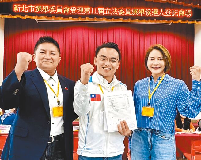 新北市法制局长吴宗宪（左）当选国民党不分区立法委员，即将于2月1日辞职。（本报资料照片）