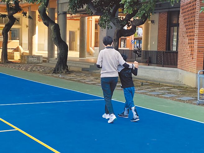 新竹市政府14日宣布，自112學年度起，特教助理員將核給全學年聘期，勞健保不中斷，保障特教助理員權益。（新竹市政府提供／王惠慧新竹傳真）