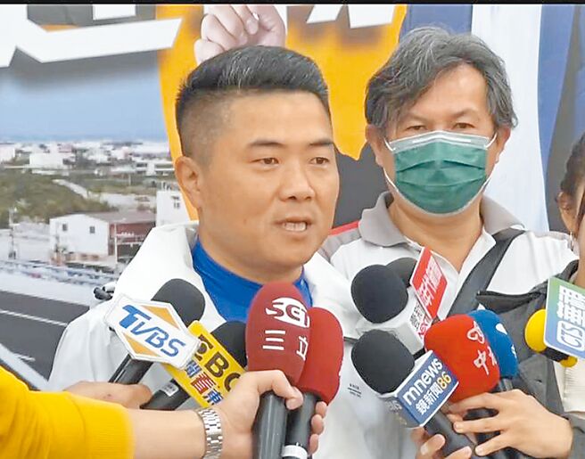 這次選舉順利當選的前立委顏寬恒14日展開謝票行程，強調進入國會後會替地方爭取更多預算。（顏寬恒服務處提供／陳淑娥台中傳真）