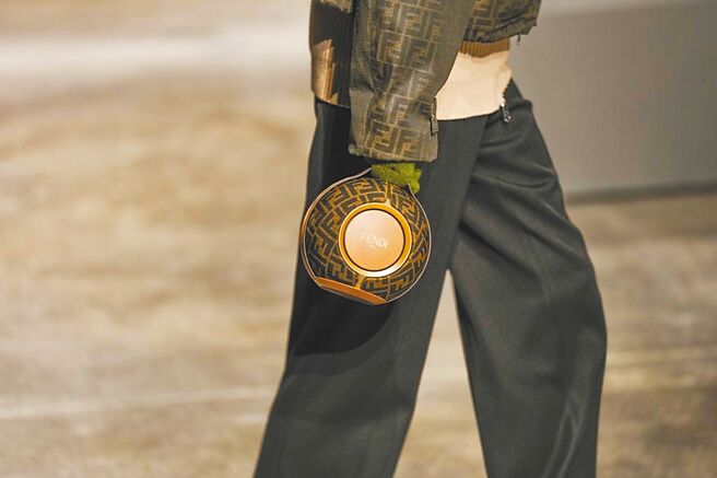 FENDI與法國品牌Devialet合作生產的便攜式音響。（美聯社）